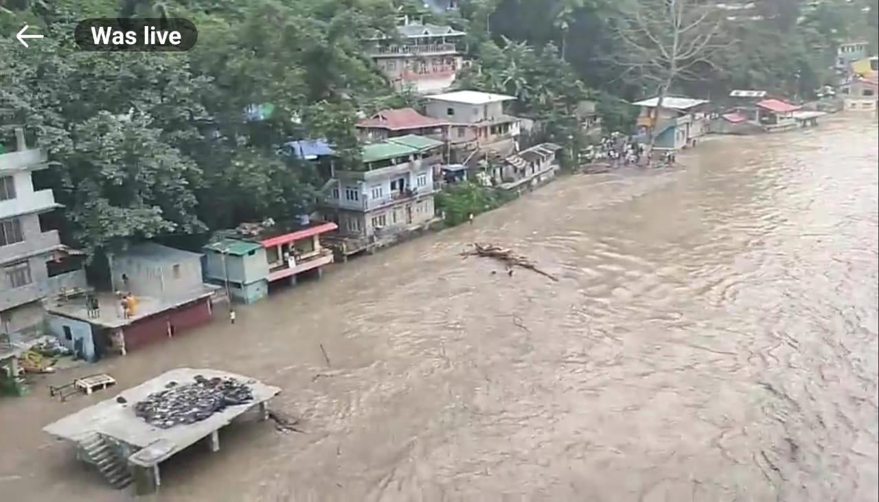 Air evacuation of stranded tourists called off due to inclement weather